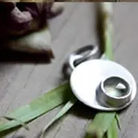 Pendentif rond en argent avec pierre de naissance