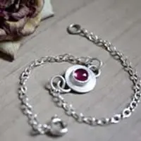Bracelet en argent avec pierre de naissance rond