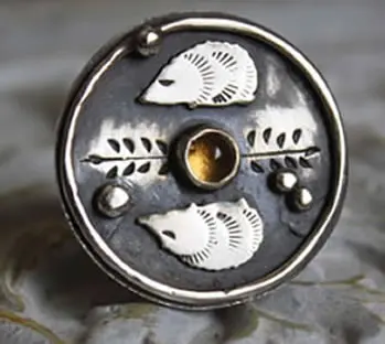 Bague avec une citrine, pierre de naissance du mois de novembre