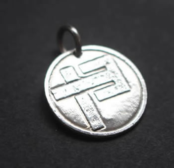 Commande personnalisée d’un pendentif du treizième album du groupe indochine