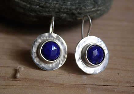Boucles d’oreilles sur mesure avec du lapis-lazuli