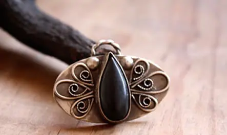 Agate noire naturelle, histoire et vertus de la pierre