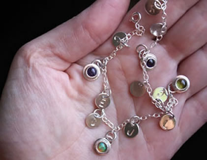 bracelet personnalisé avec pierres de naissance