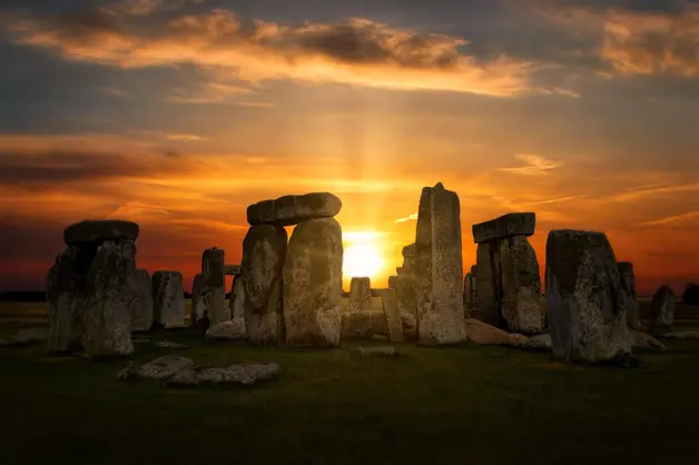 La lithothérapie, la connaissance des pierres, leur résonance et leurs vertus. Un exemple d’aménagement, Stonehenge.